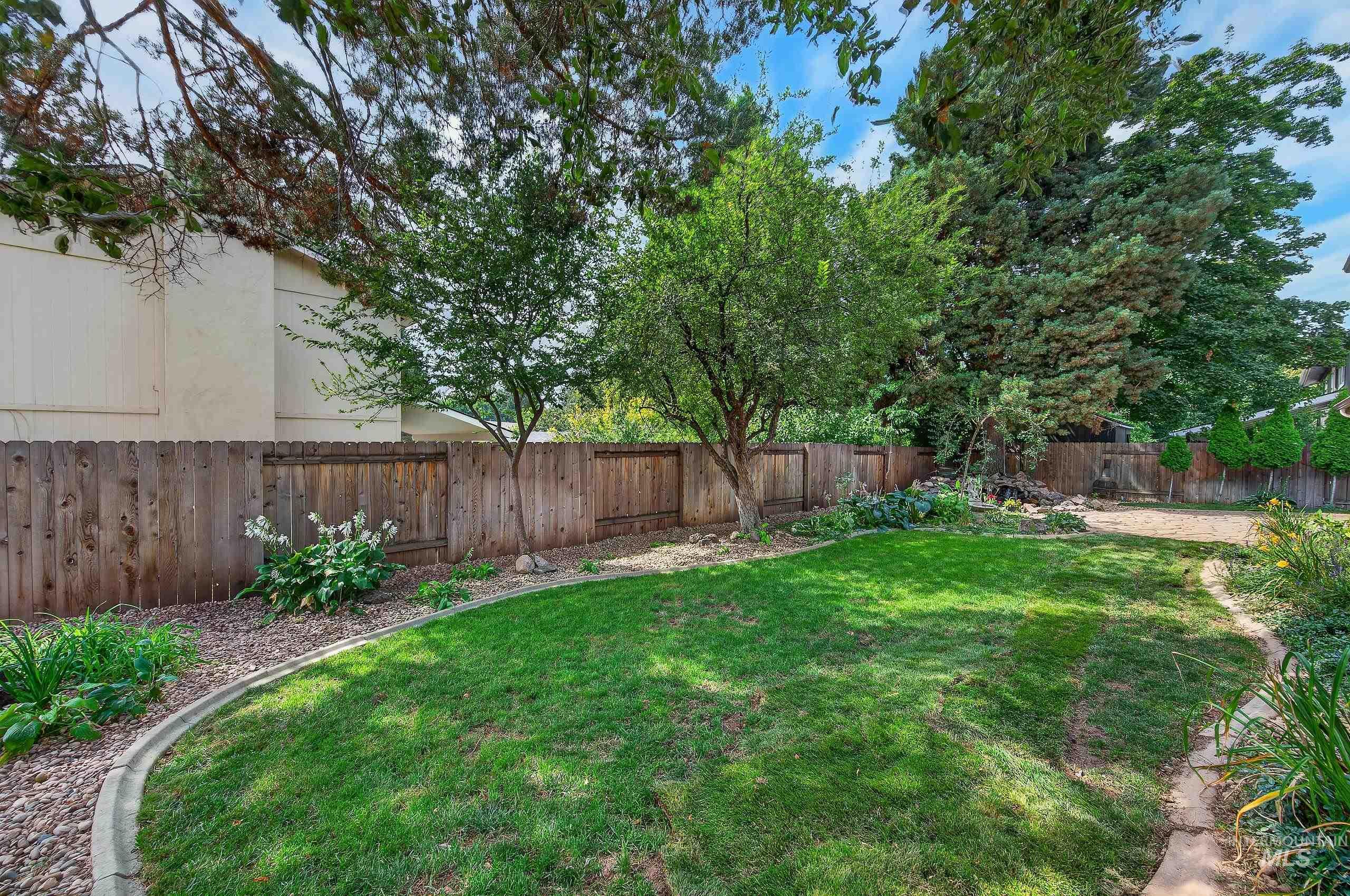 935 Farrington Dr Property Photo 47