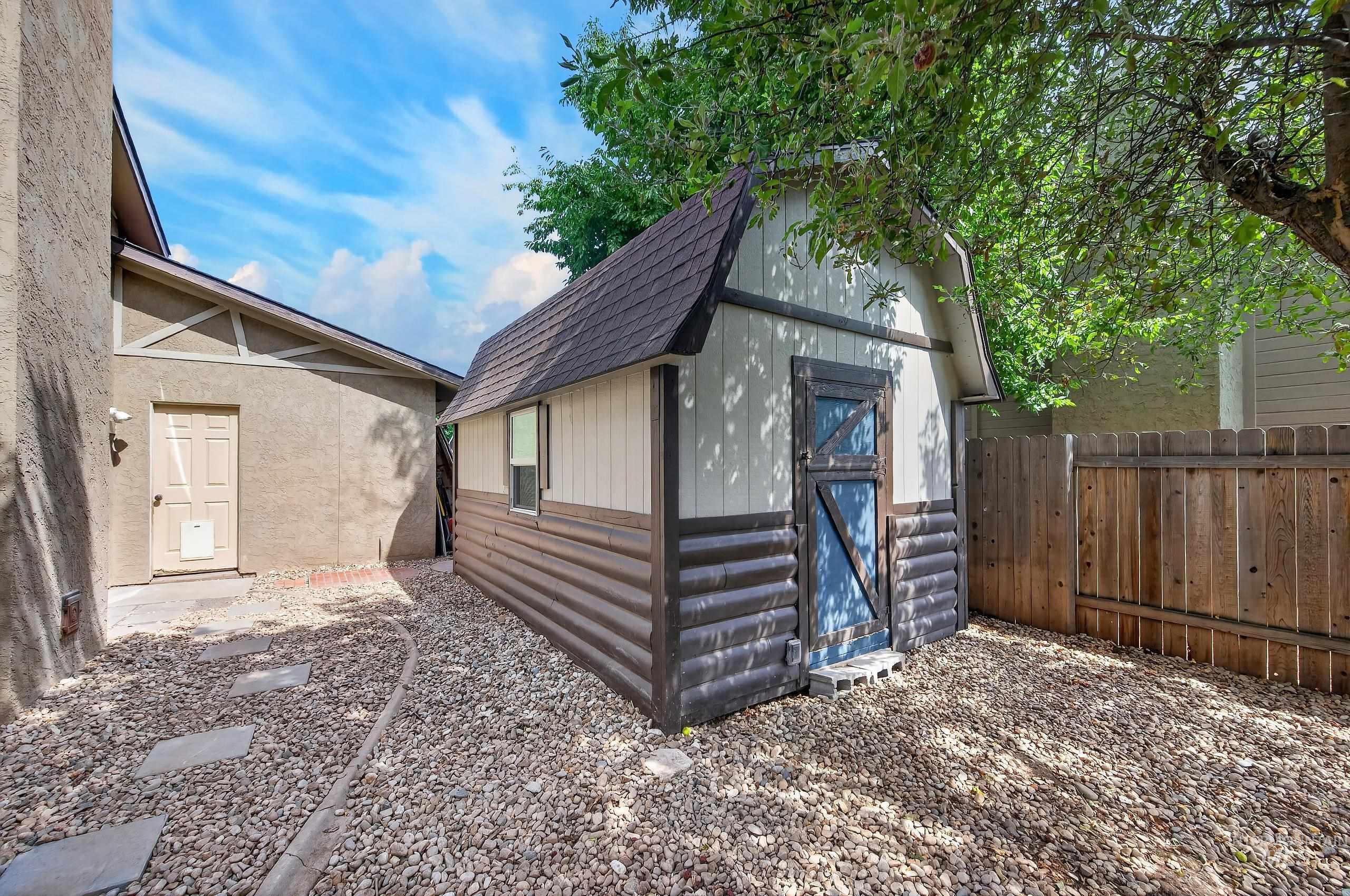 935 Farrington Dr Property Photo 48