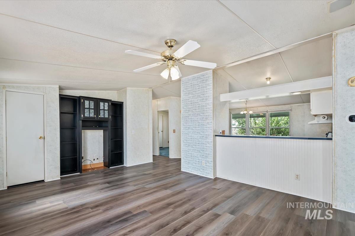 6321 Shari Hill Property Photo 4