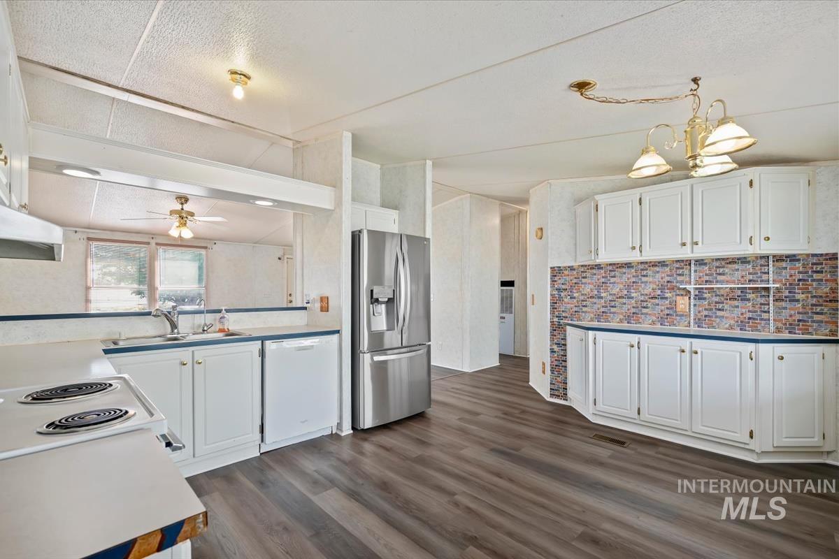 6321 Shari Hill Property Photo 9