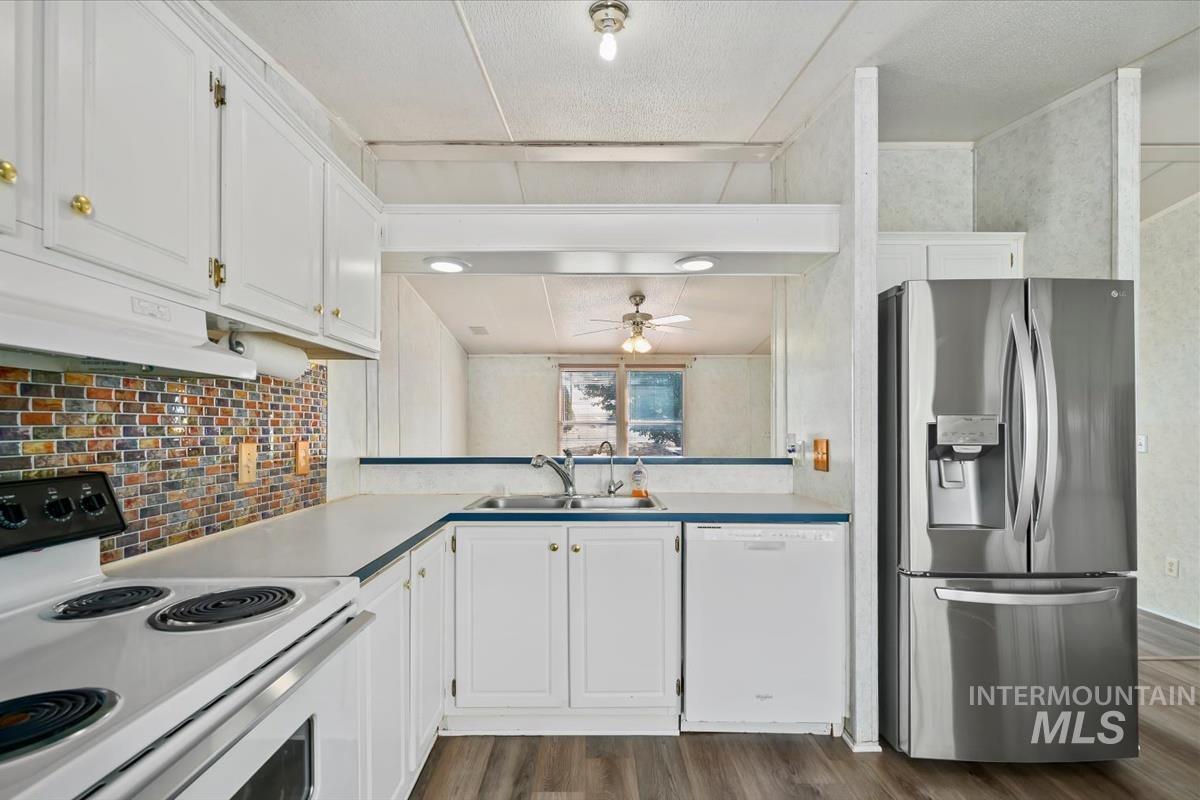 6321 Shari Hill Property Photo 11