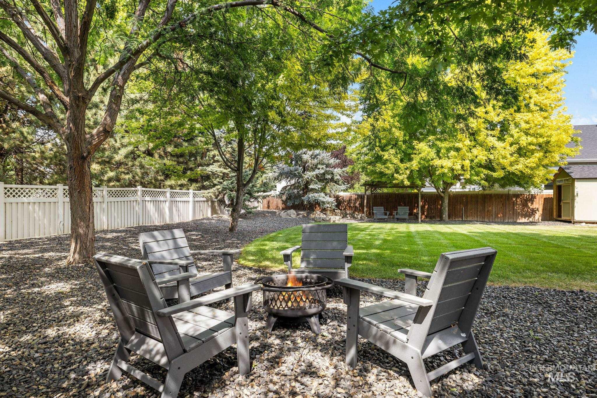 2818 E Shadowview Property Photo 6