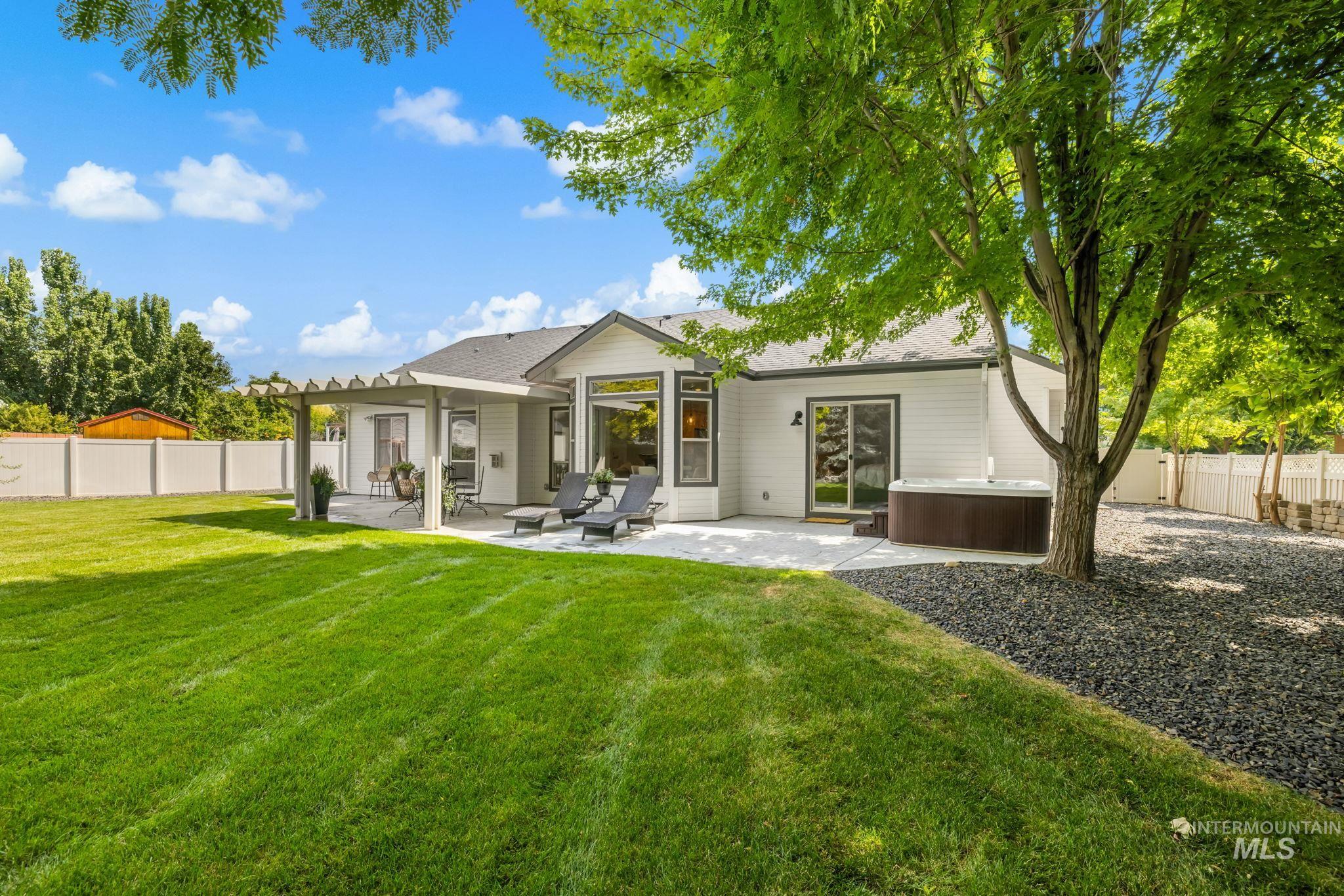 2818 E Shadowview Property Photo 7