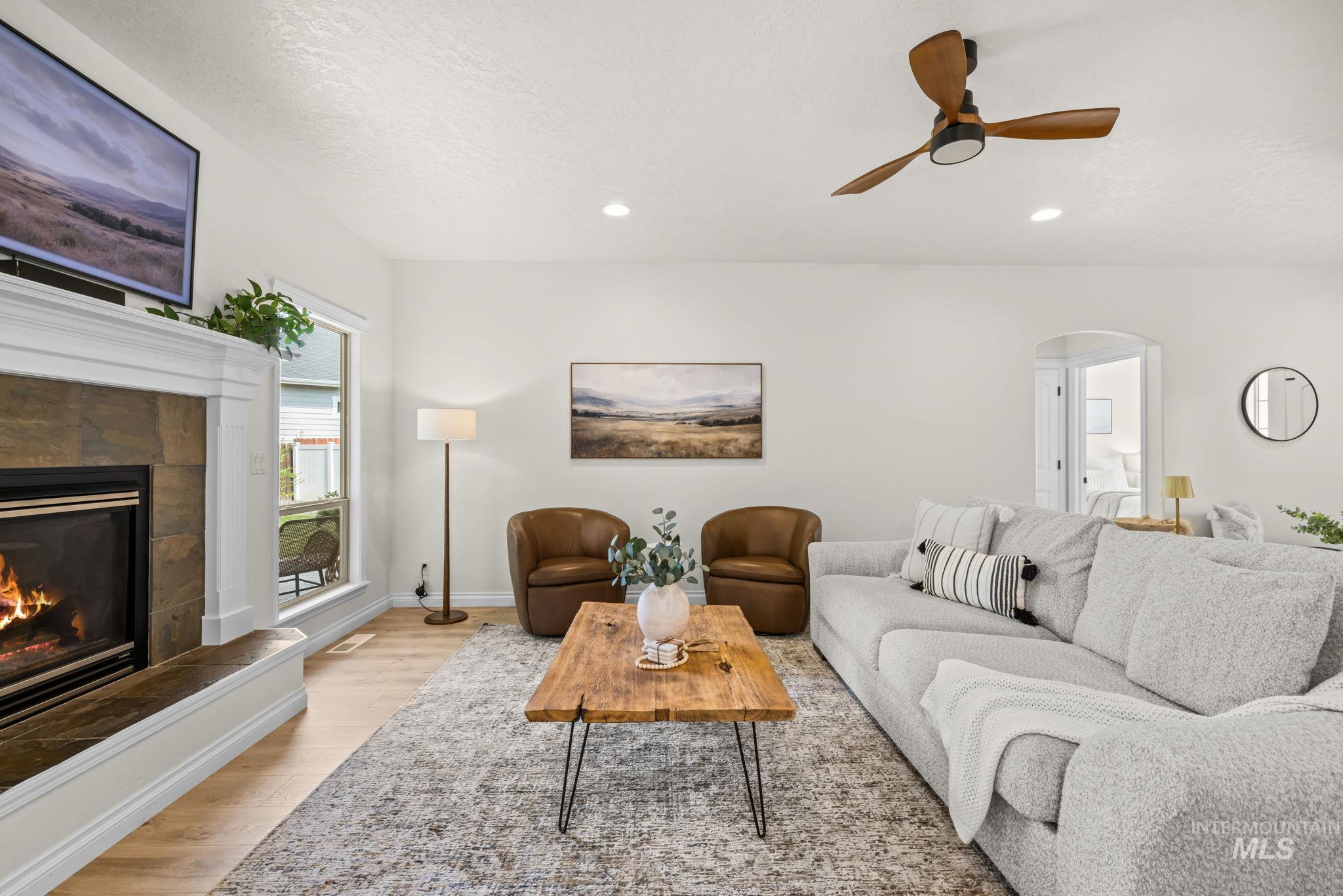 2818 E Shadowview Property Photo 9