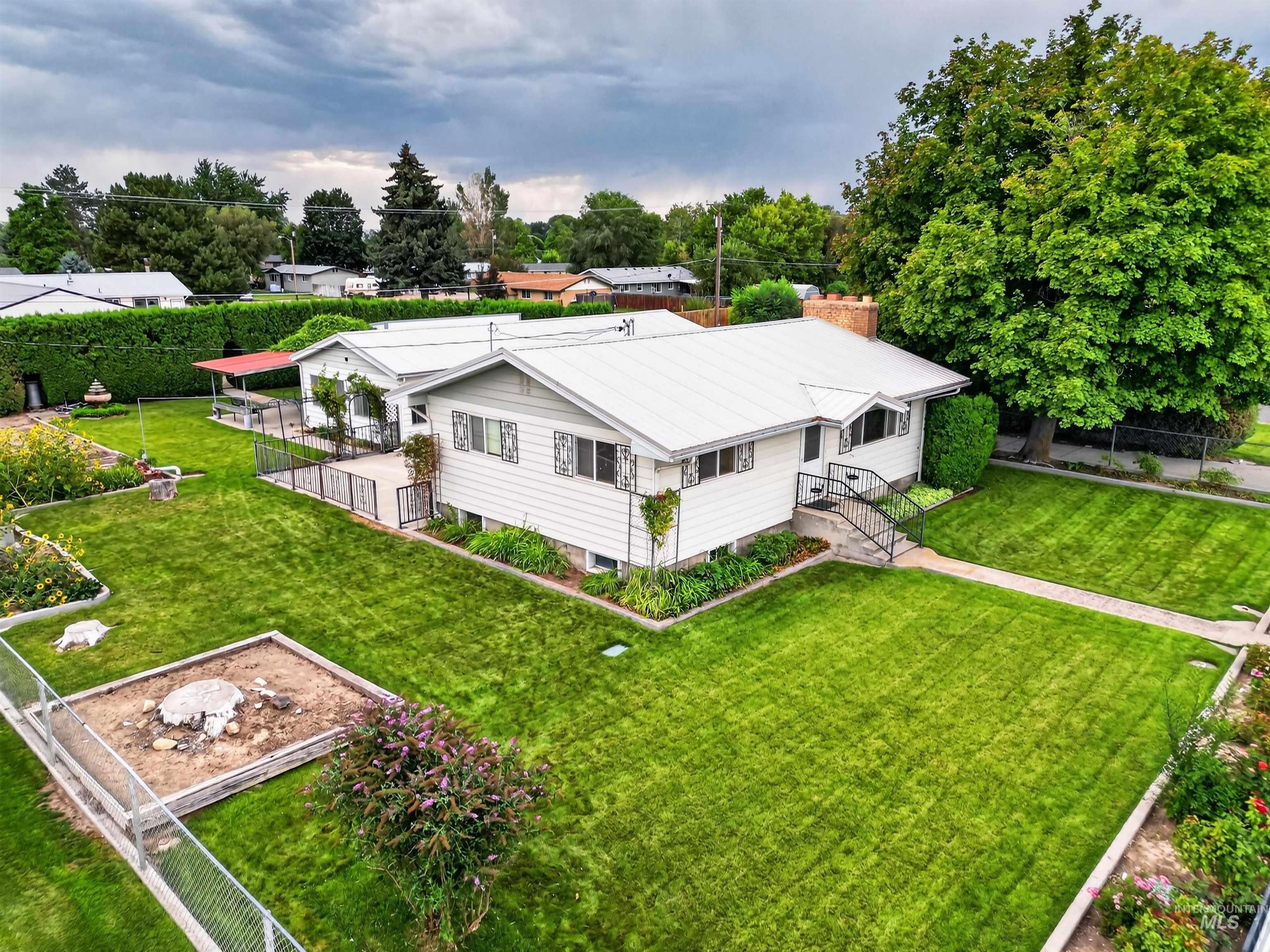 1741 21st St Property Photo 1