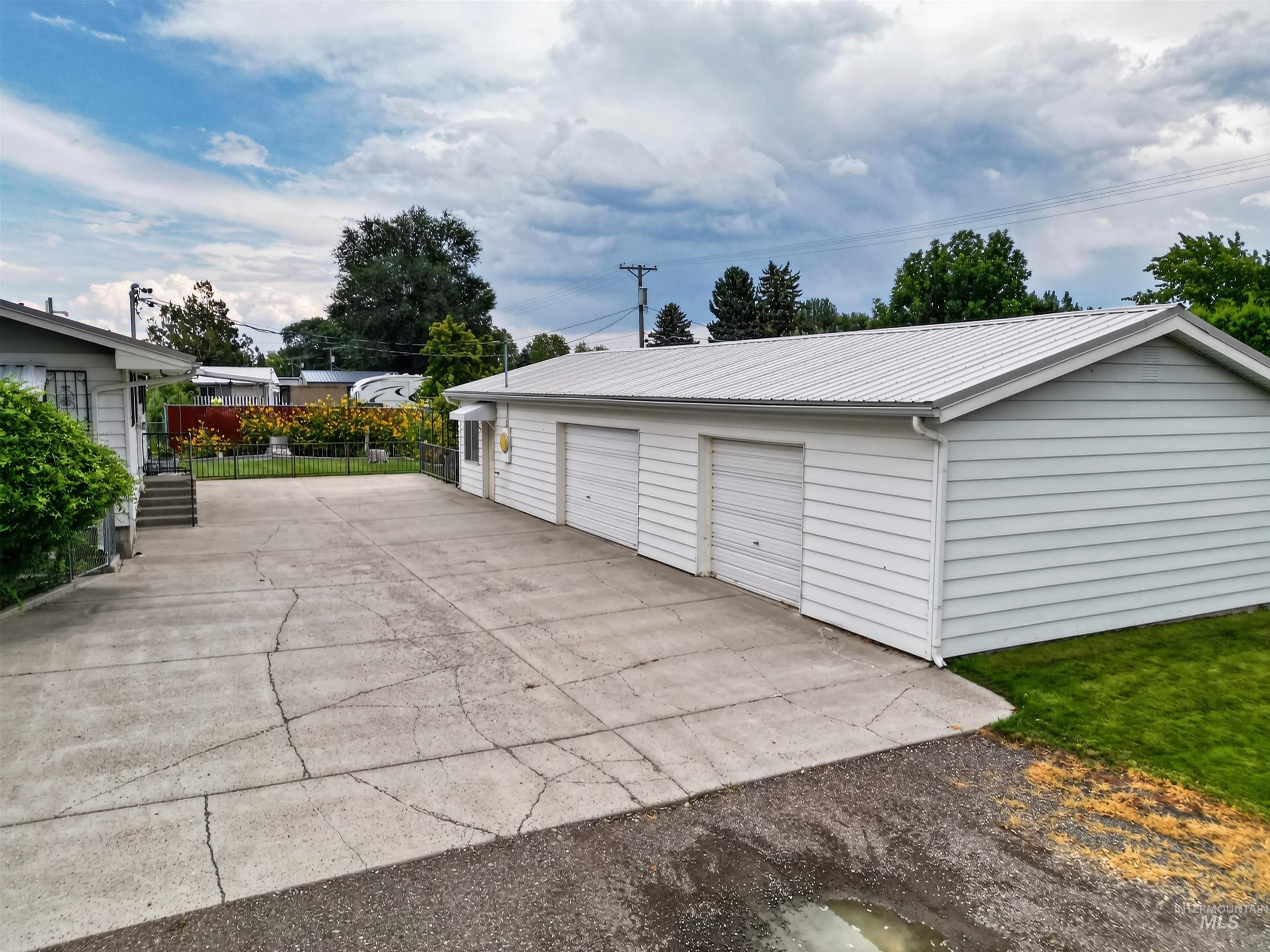 1741 21st St Property Photo 5