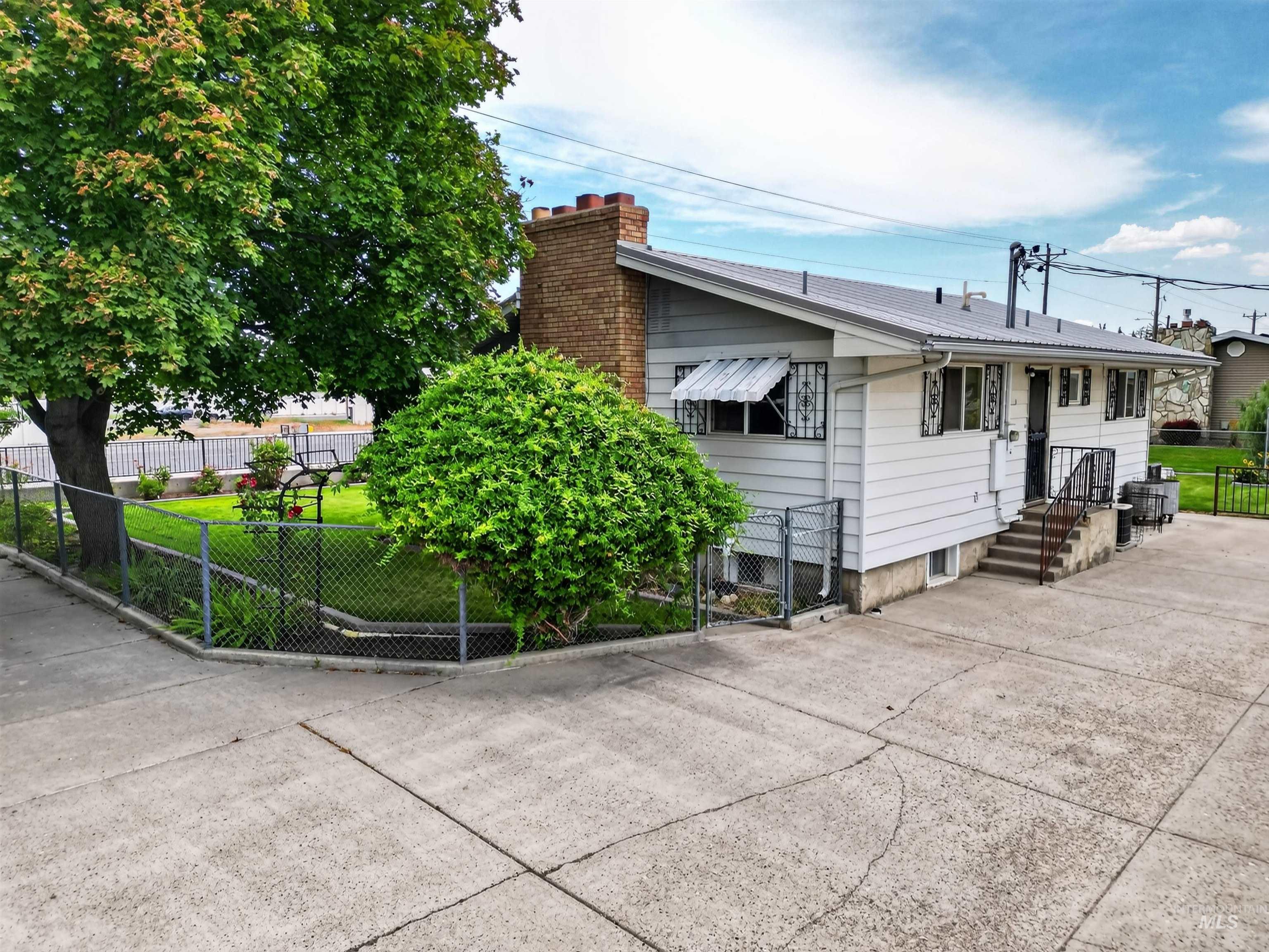 1741 21st St Property Photo 6