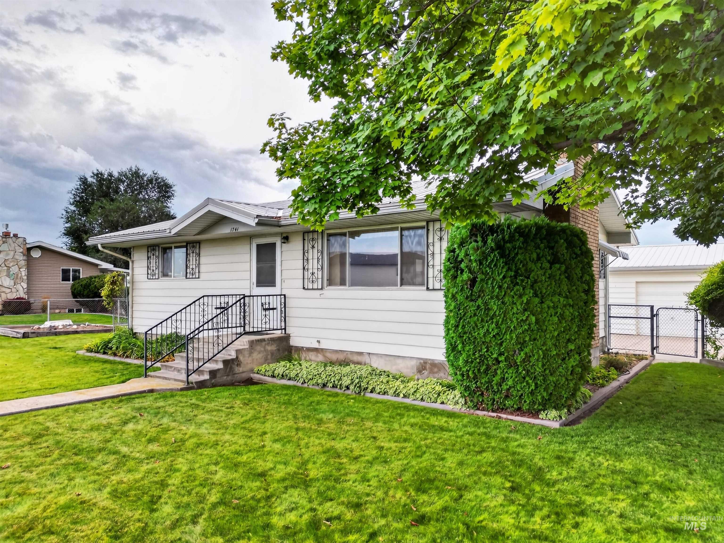 1741 21st St Property Photo 8