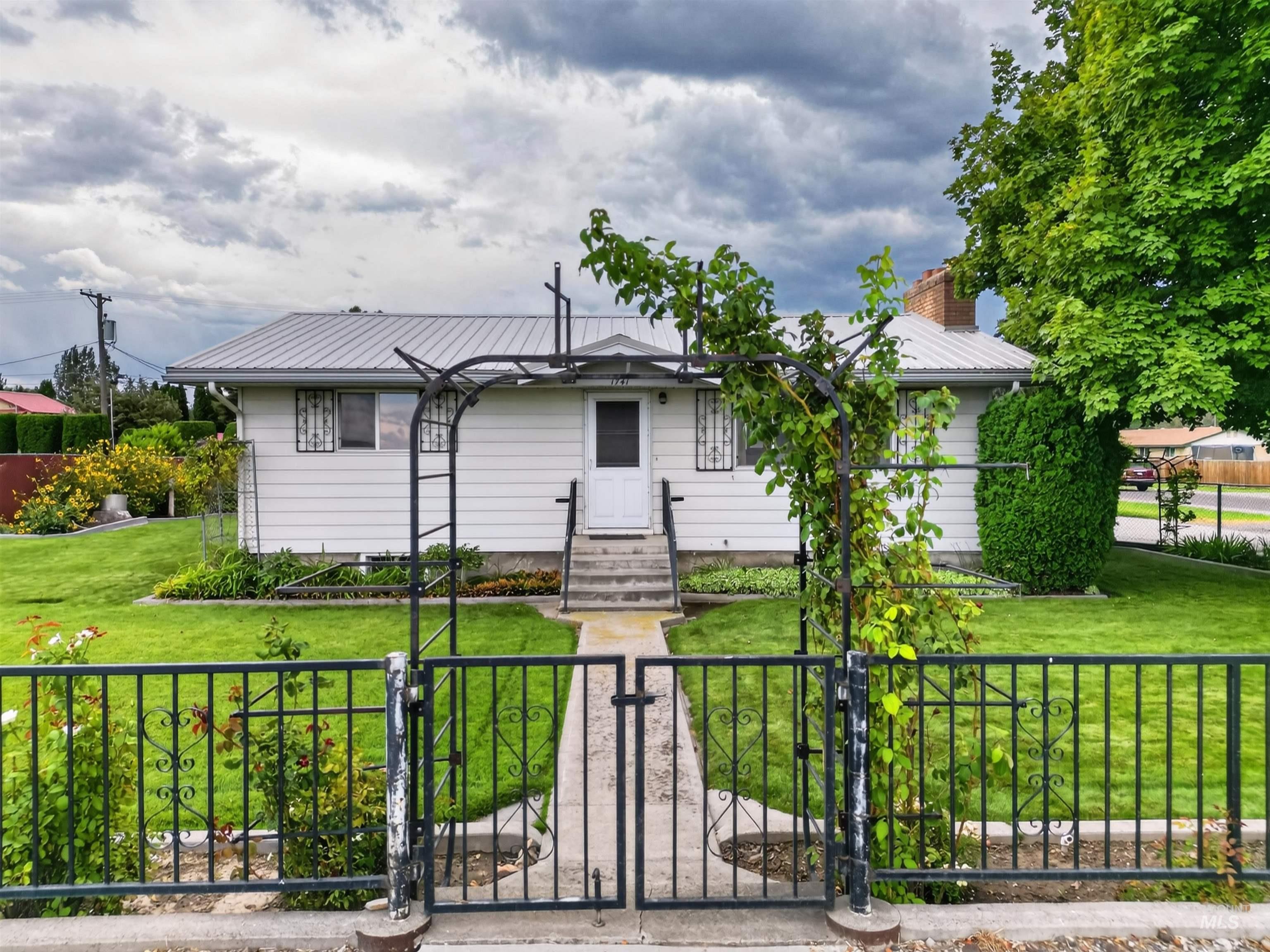1741 21st St Property Photo 9