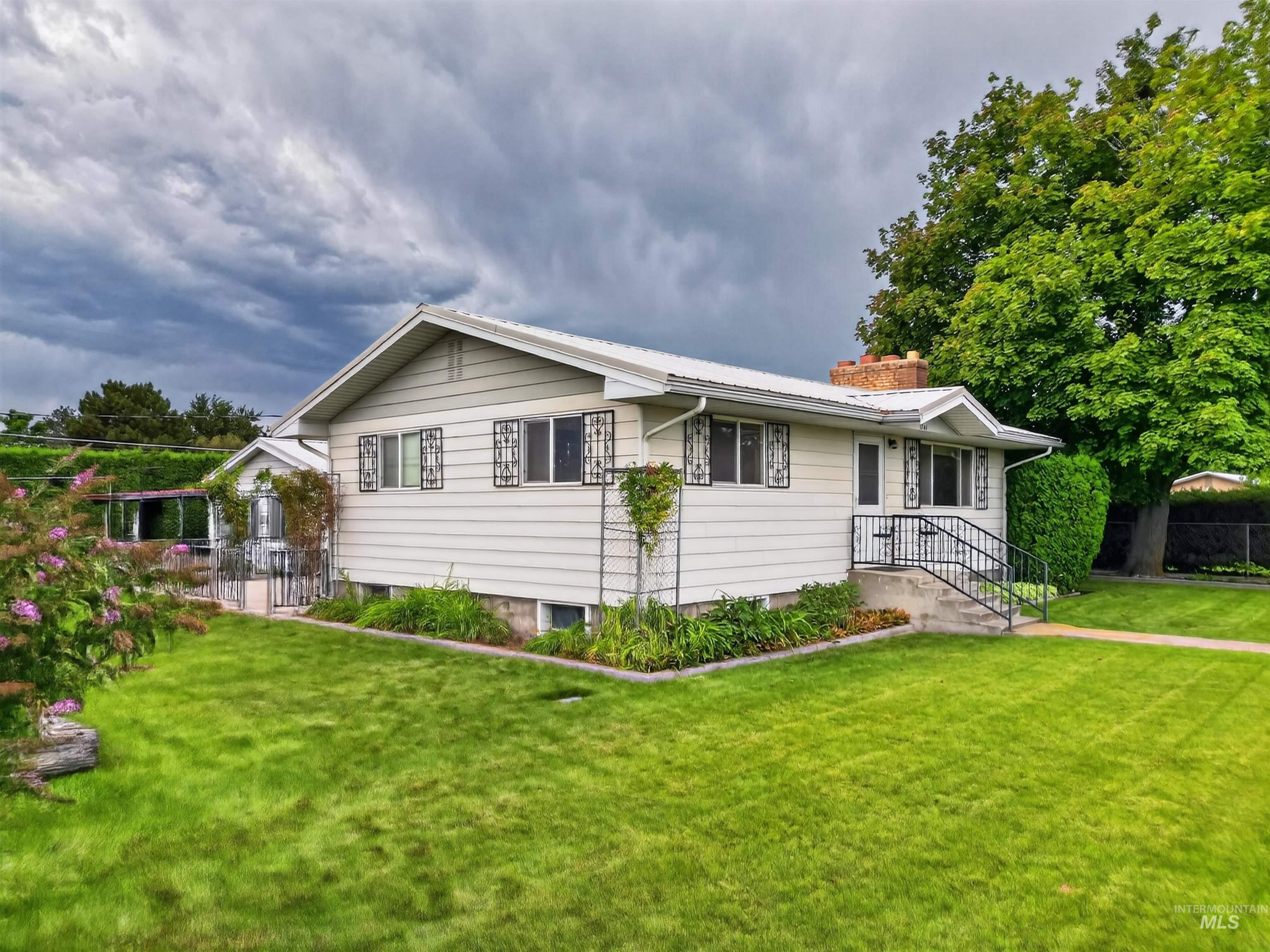 1741 21st St Property Photo 12
