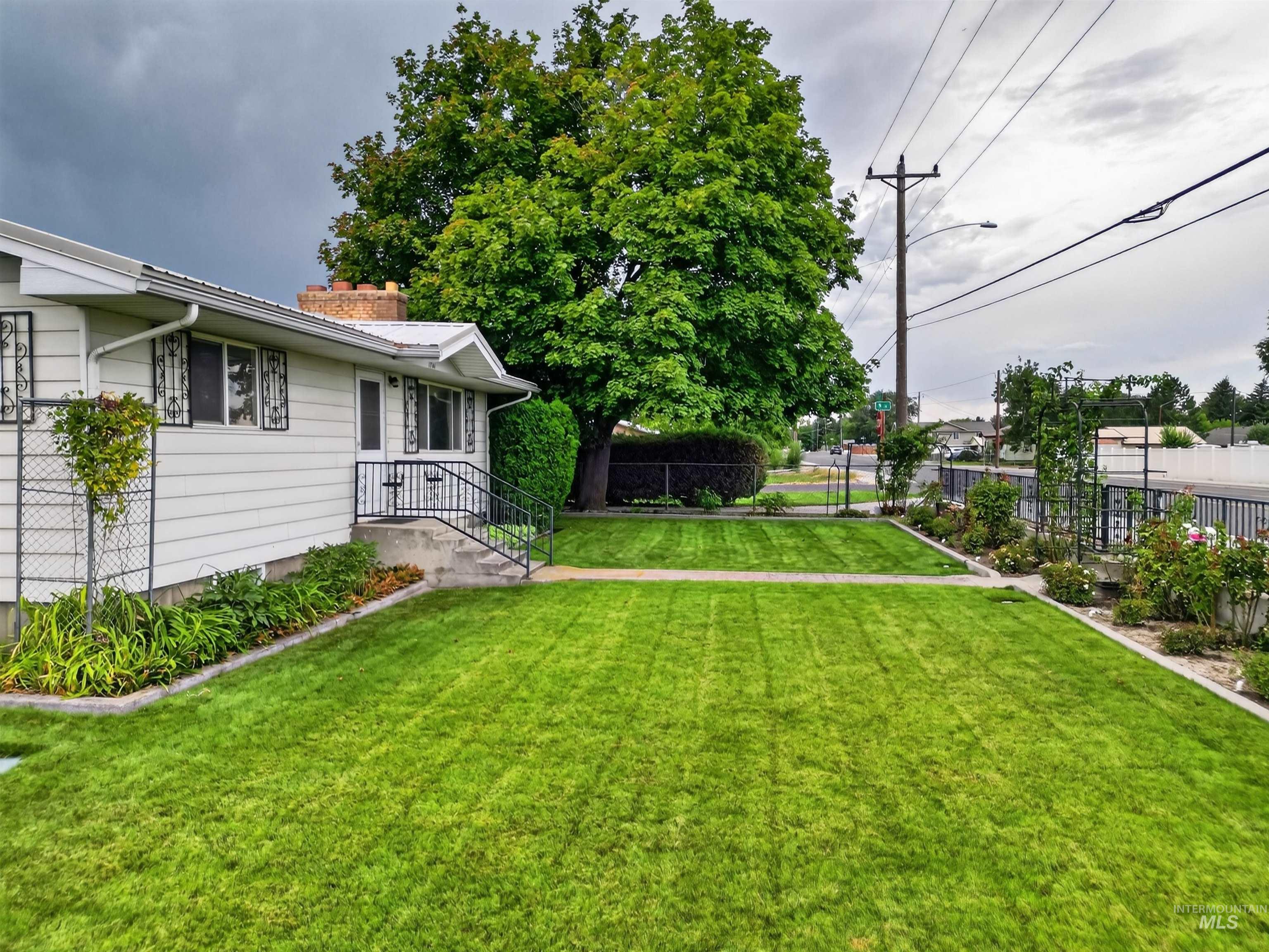 1741 21st St Property Photo 13