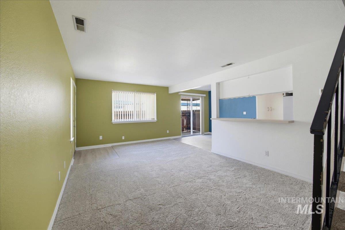 1142 S Phillippi St Property Photo 9