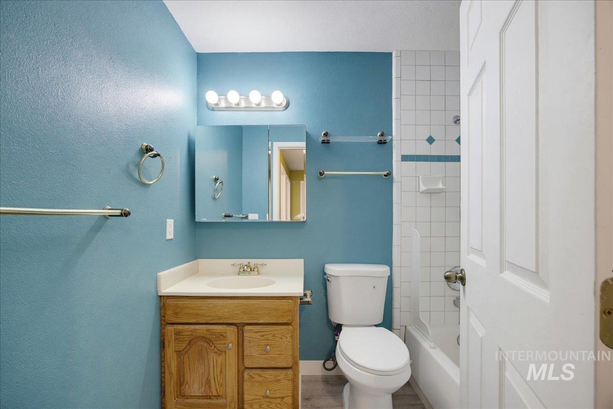 1142 S Phillippi St Property Photo 12
