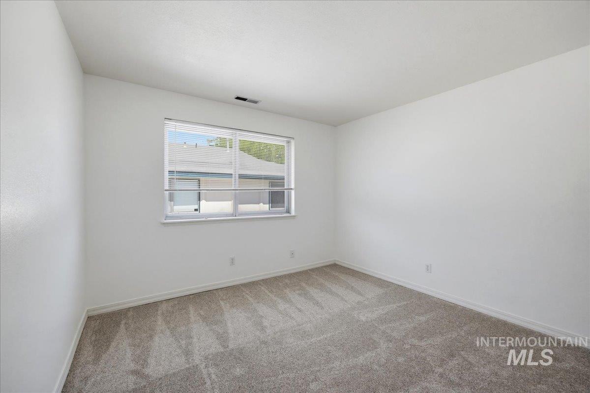 1142 S Phillippi St Property Photo 13