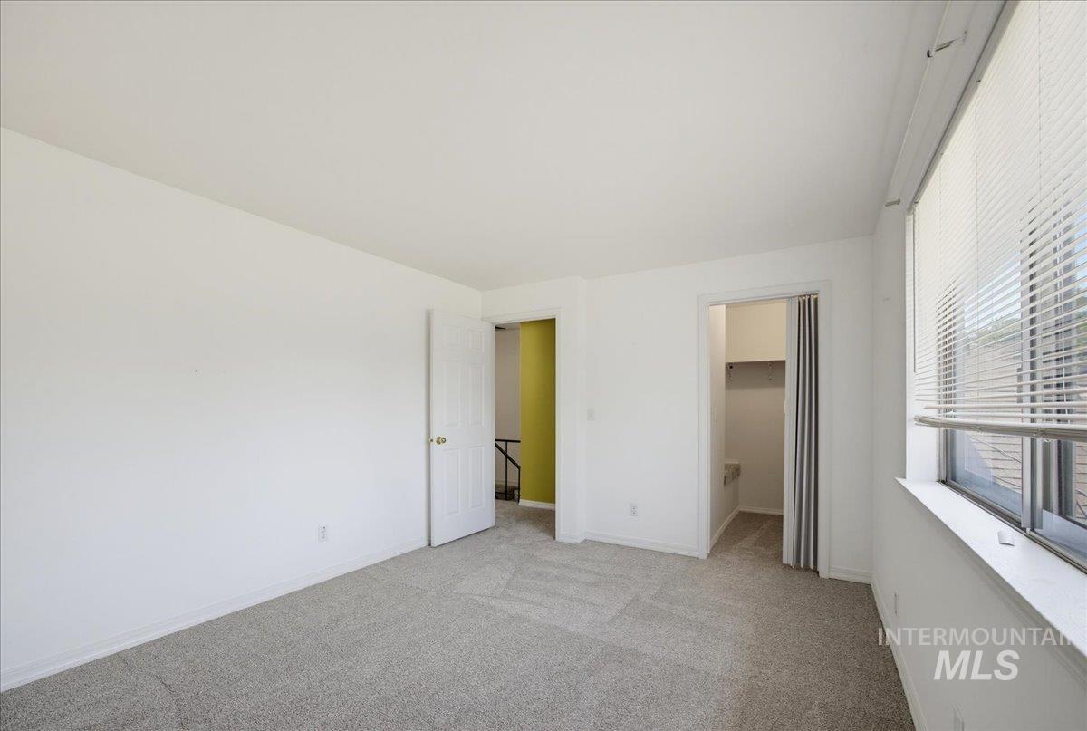 1142 S Phillippi St Property Photo 15