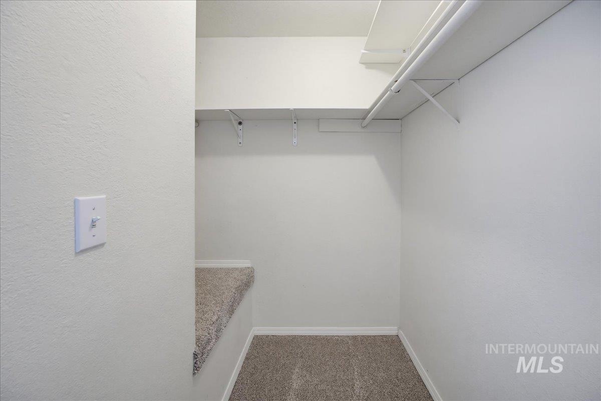 1142 S Phillippi St Property Photo 16