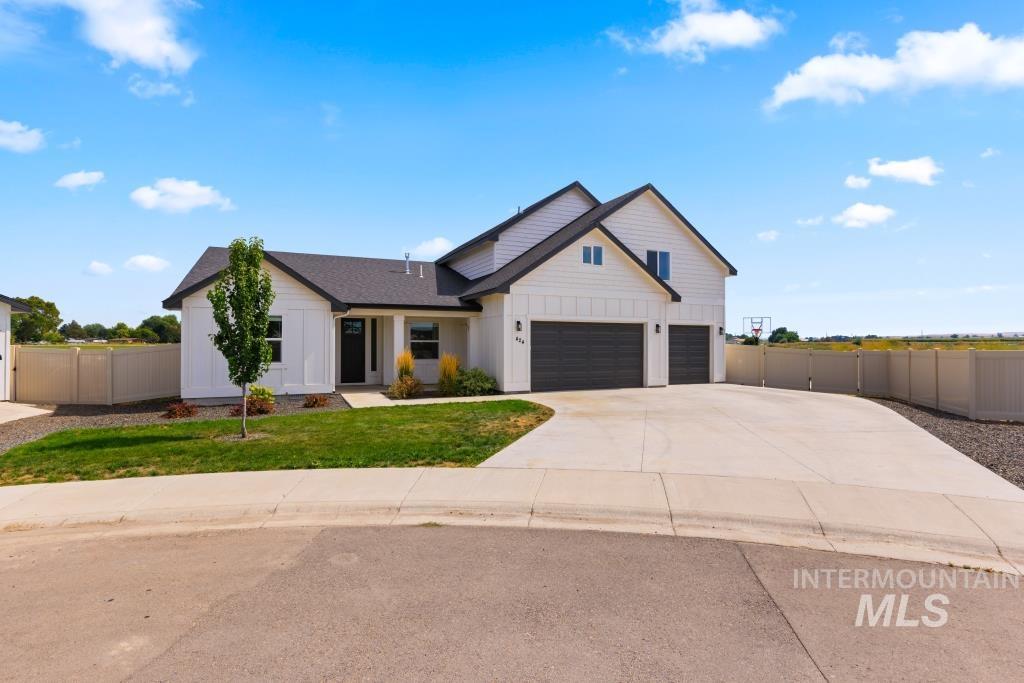 424 October Sky St Property Photo 2
