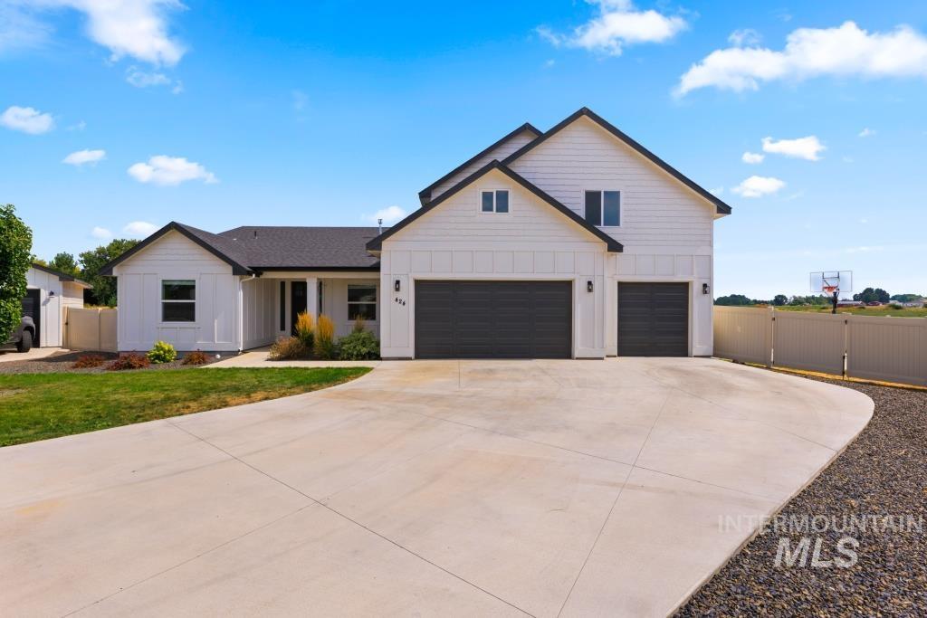 424 October Sky St Property Photo 3