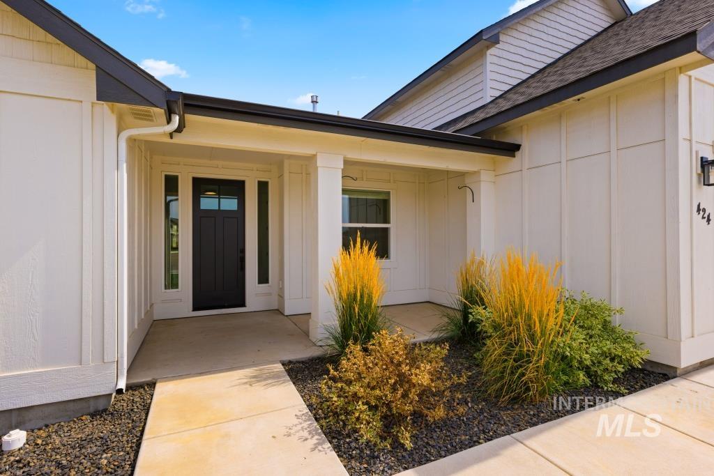 424 October Sky St Property Photo 5