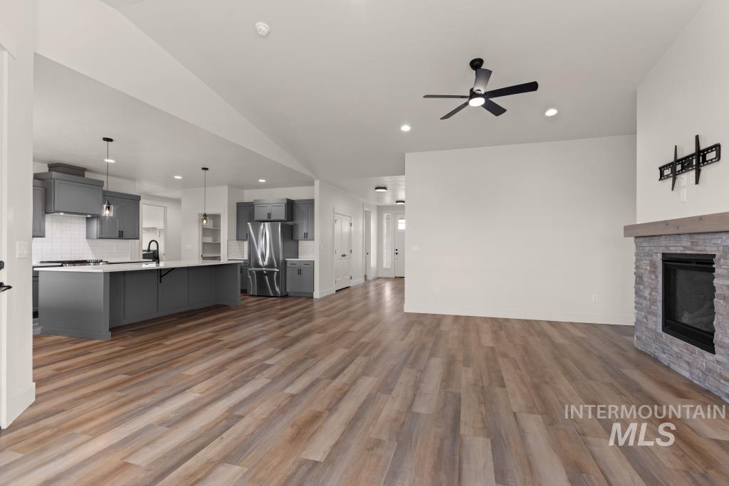 424 October Sky St Property Photo 13