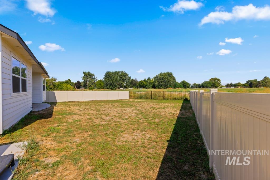424 October Sky St Property Photo 46