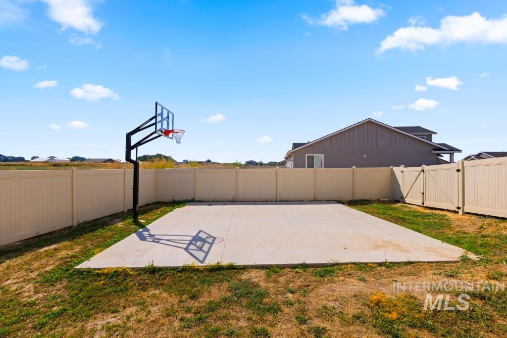424 October Sky St Property Photo 49