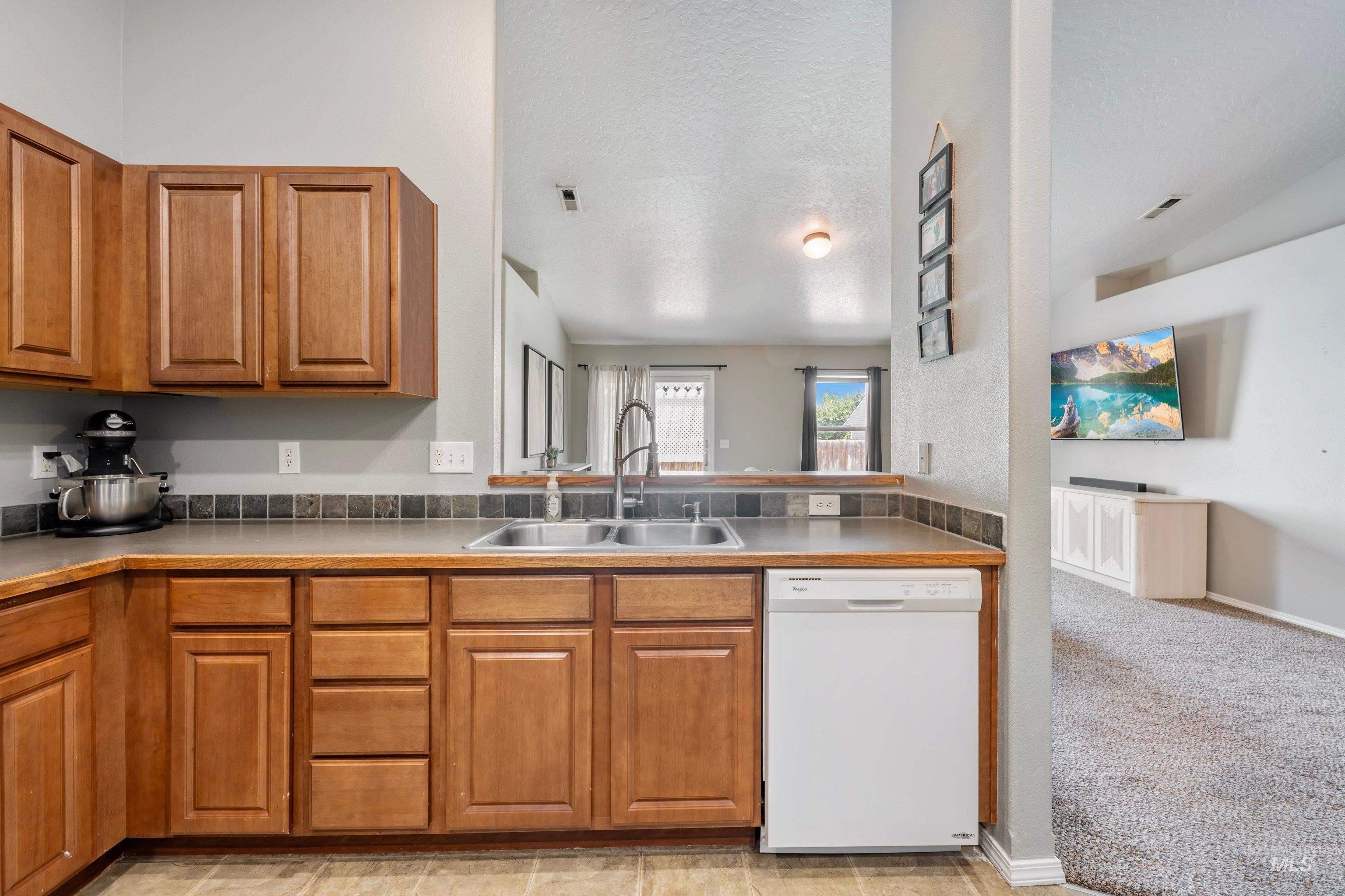3119 Windward St Property Photo 4