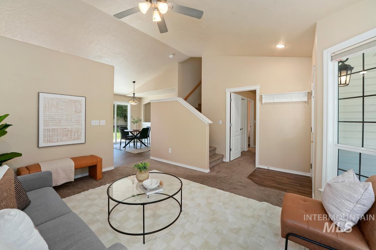 5285 N Arezzo Ave Property Photo 6