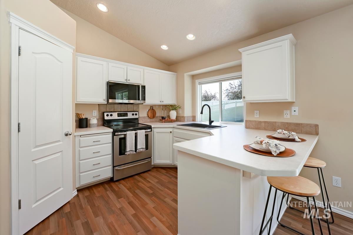 5285 N Arezzo Ave Property Photo 7