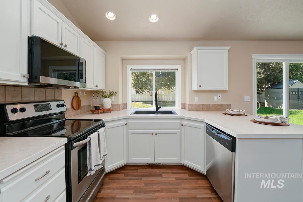 5285 N Arezzo Ave Property Photo 8