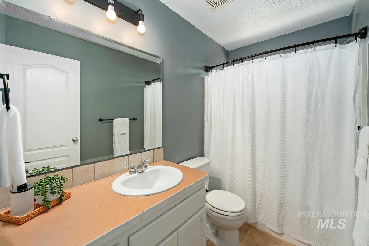 5285 N Arezzo Ave Property Photo 18