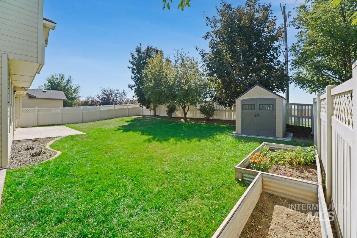 5285 N Arezzo Ave Property Photo 22