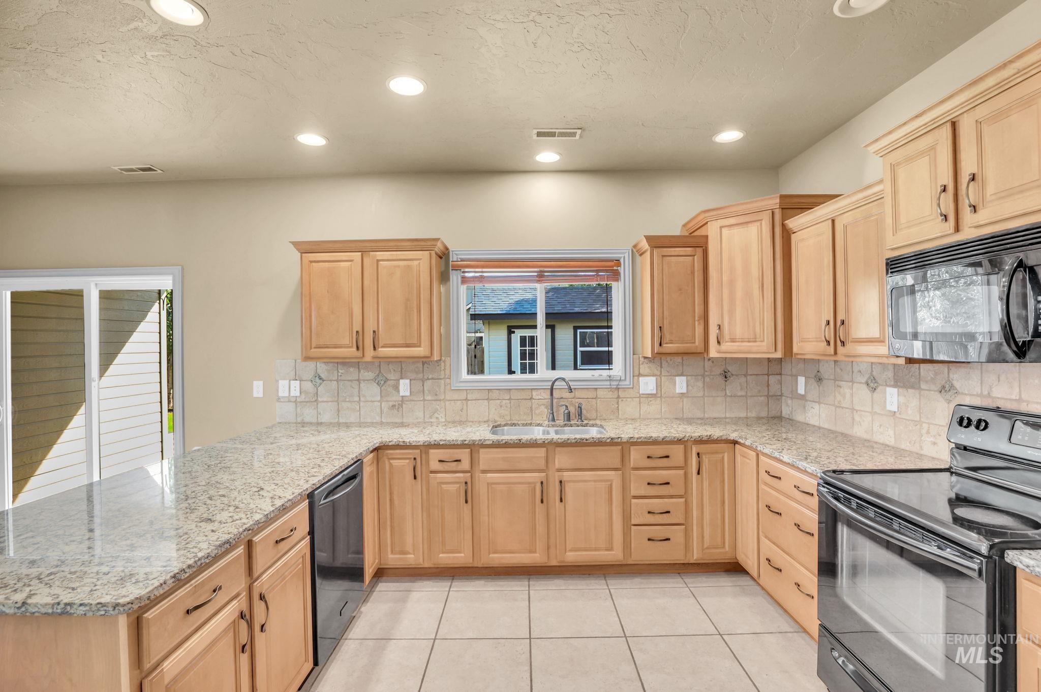 9585 W Canford Dr Property Photo 14