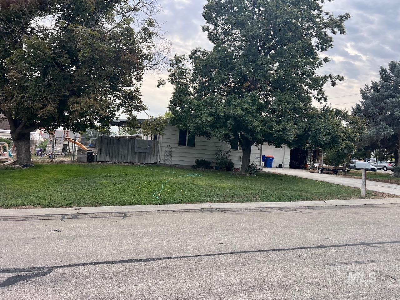 1550 S Jade Property Photo 2