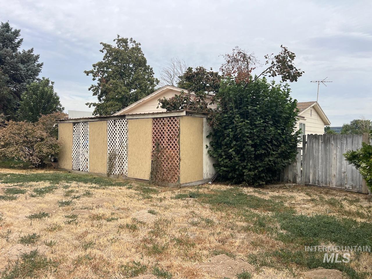 1550 S Jade Property Photo 7