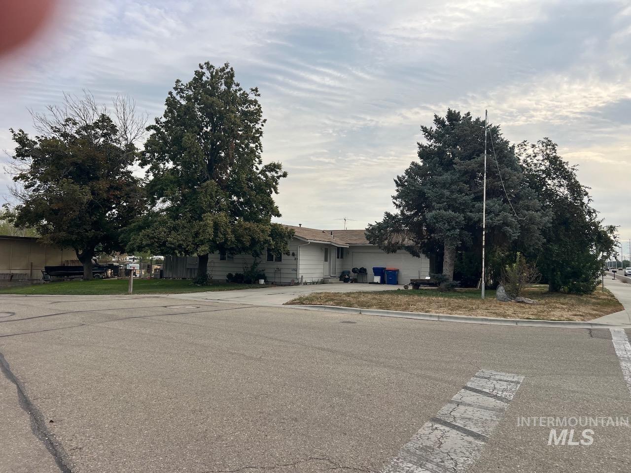 1550 S Jade Property Photo 25