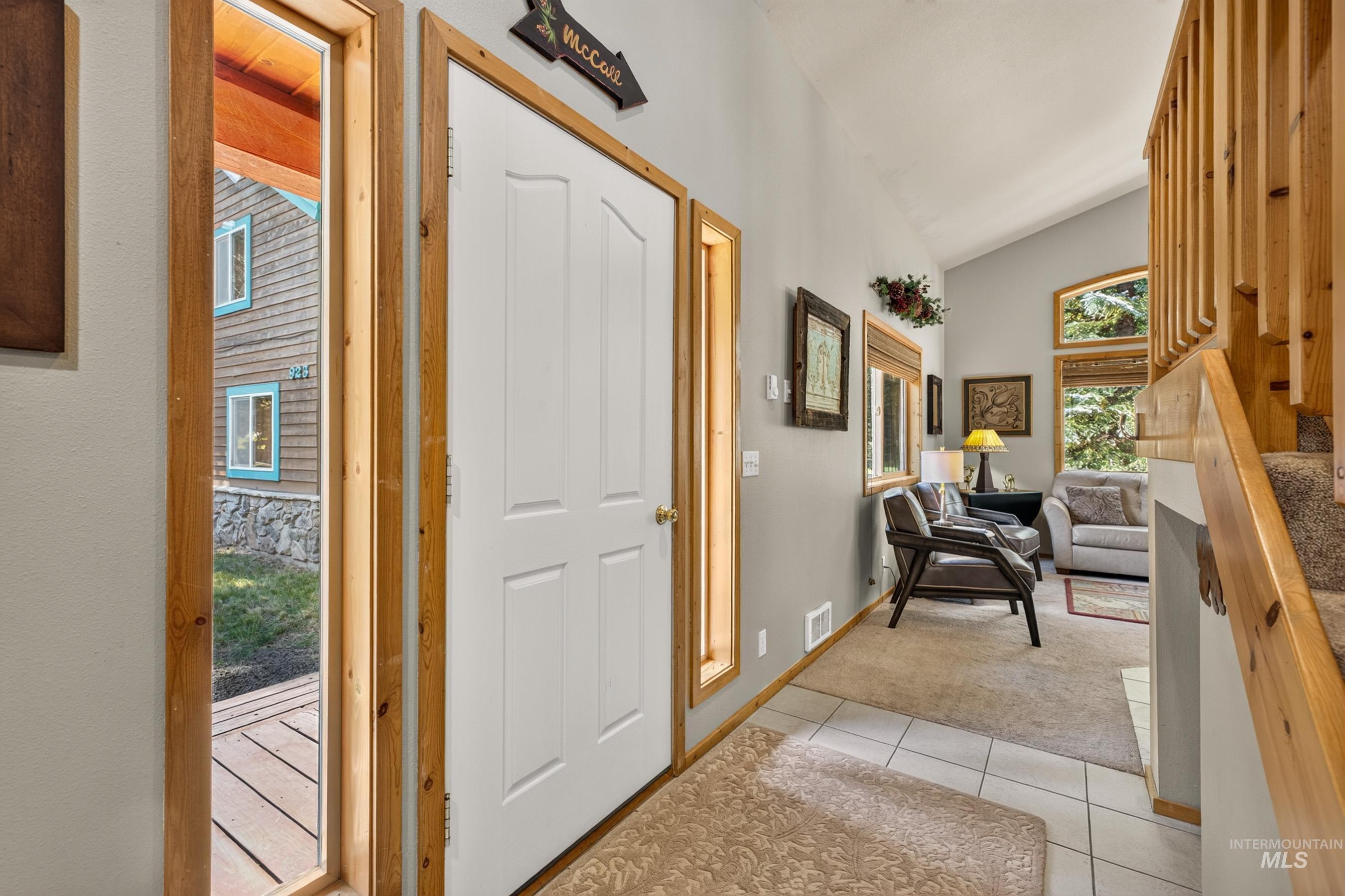 925 Cottage Court Property Photo 6