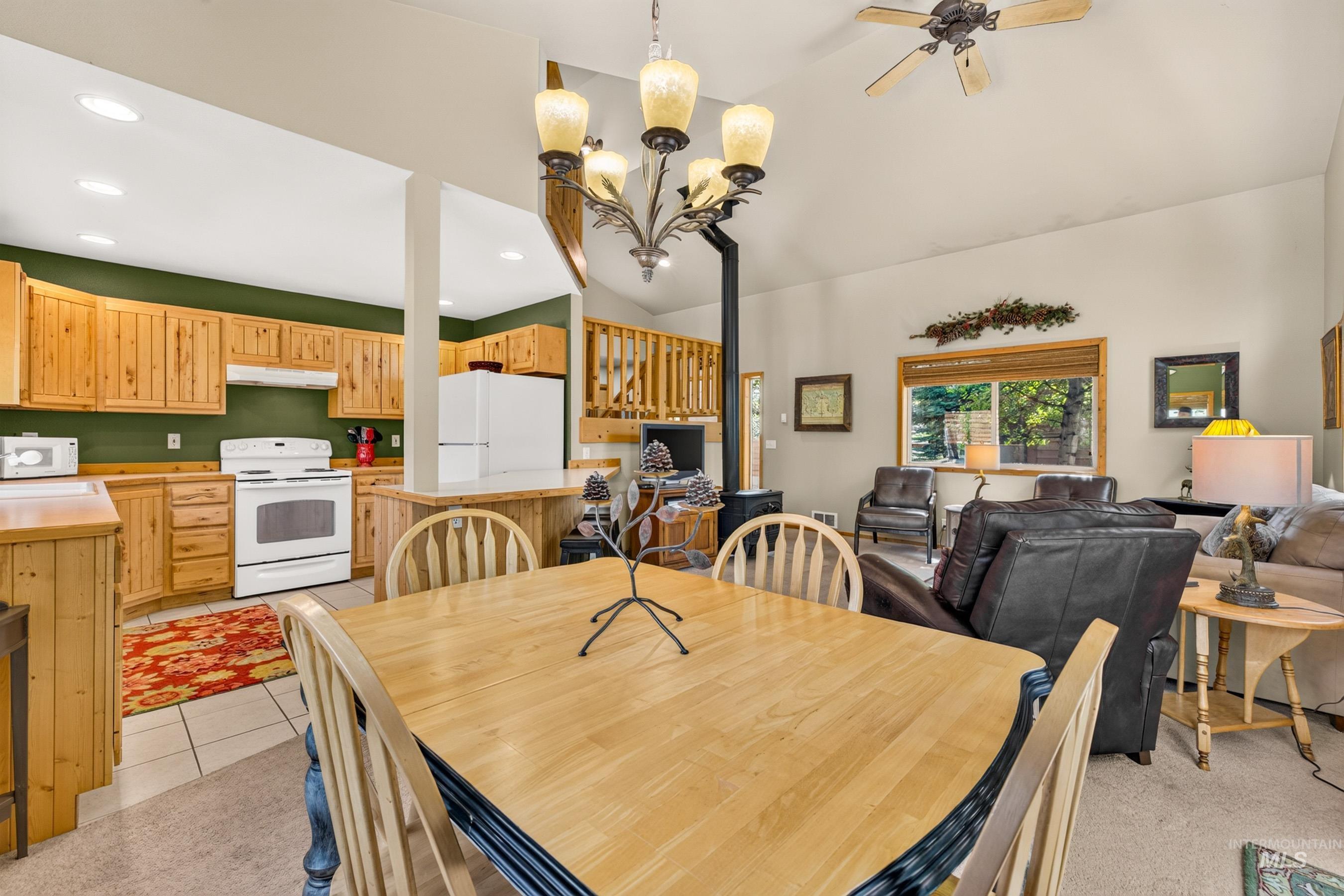 925 Cottage Court Property Photo 14