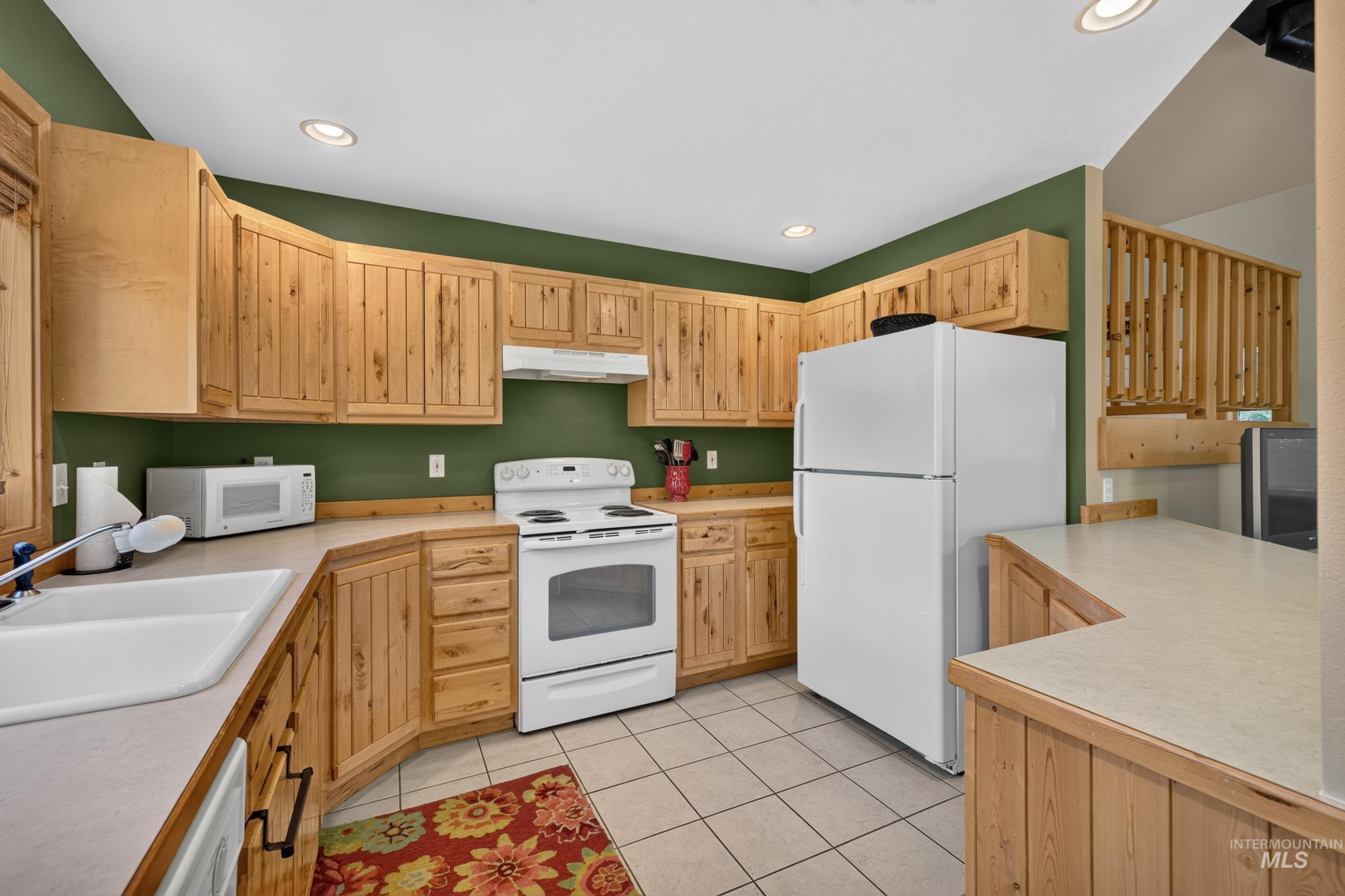 925 Cottage Court Property Photo 15