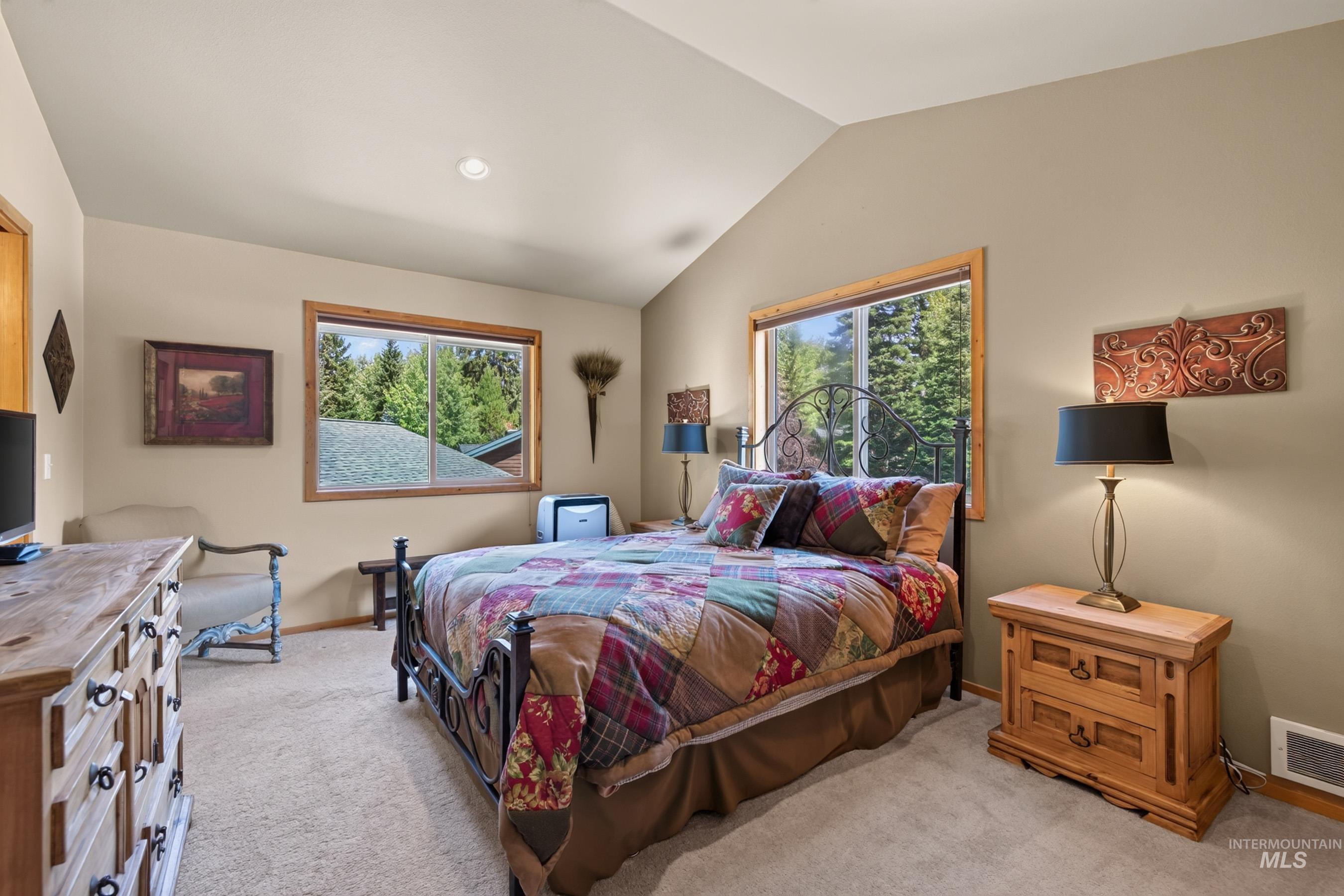 925 Cottage Court Property Photo 33