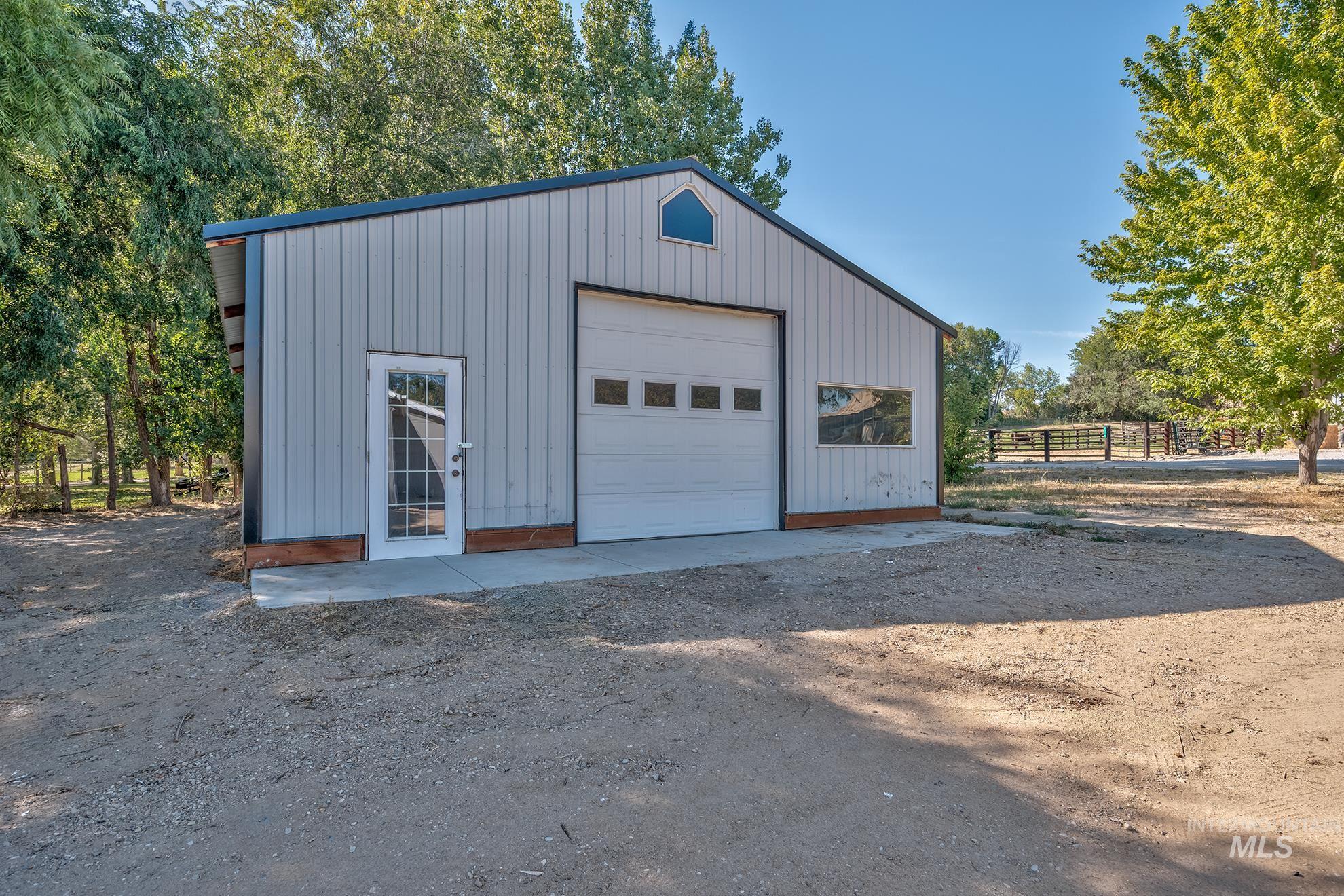 2377 Lower Pond Ln Property Photo 2