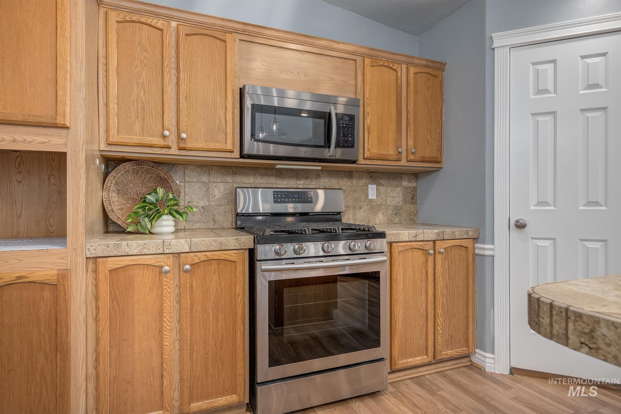 2377 Lower Pond Ln Property Photo 5