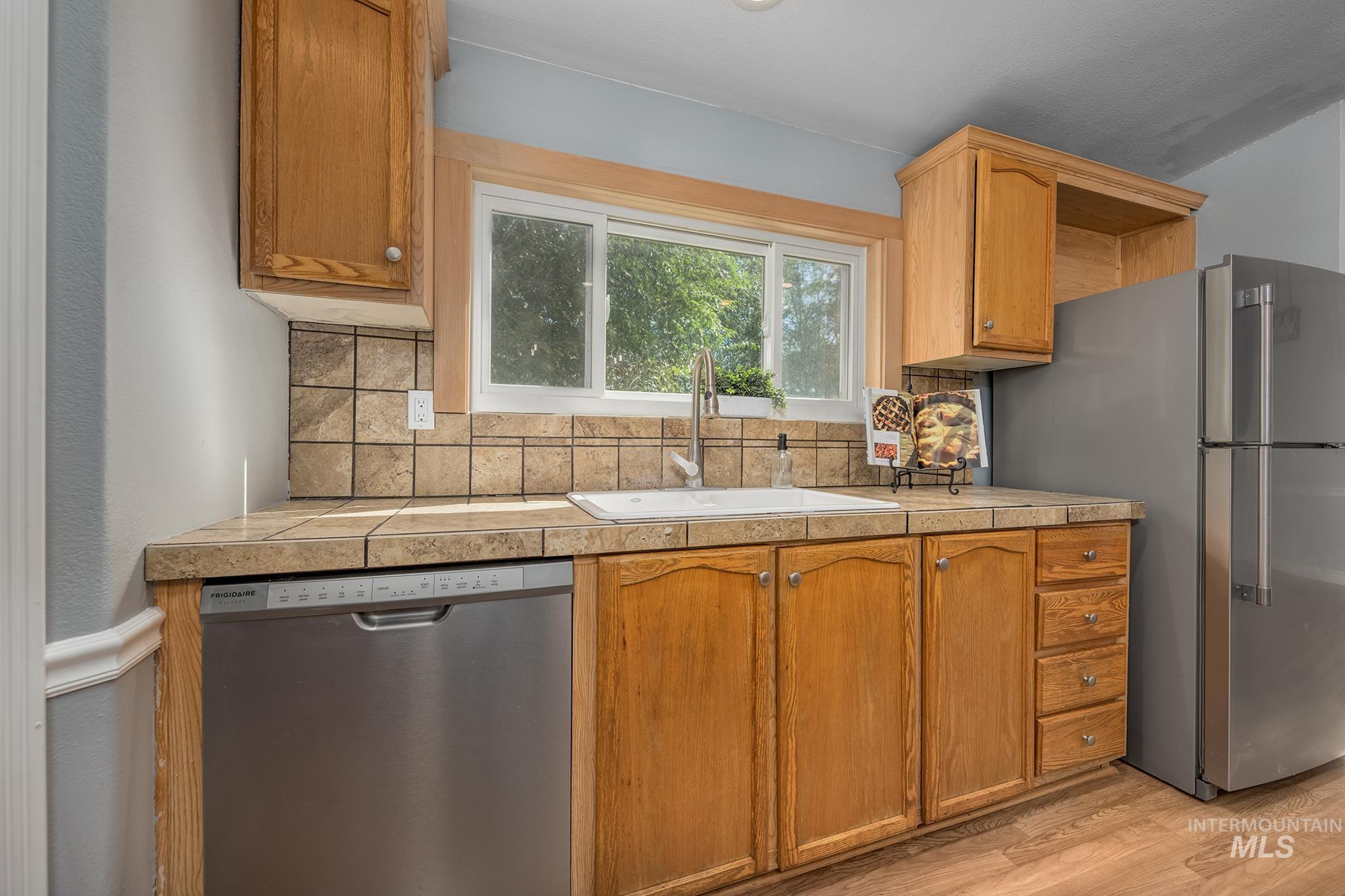 2377 Lower Pond Ln Property Photo 6