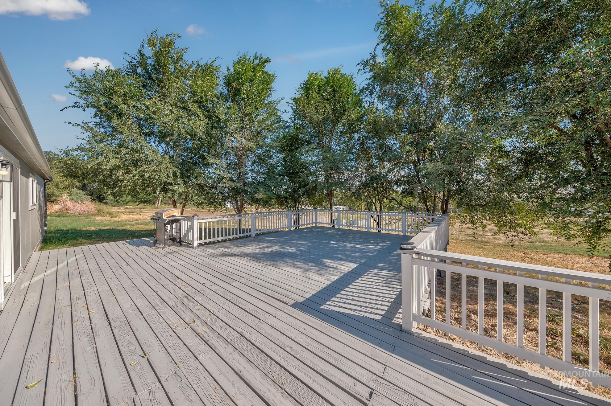 2377 Lower Pond Ln Property Photo 12