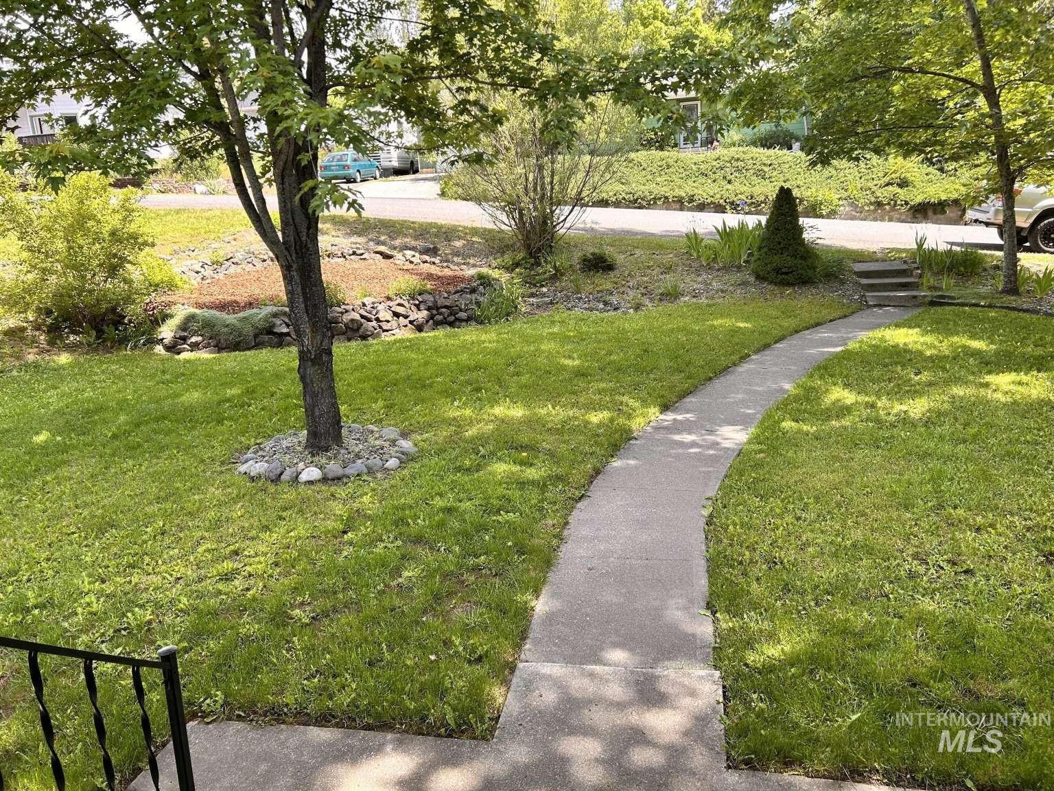 105 N Pine St Property Photo 4