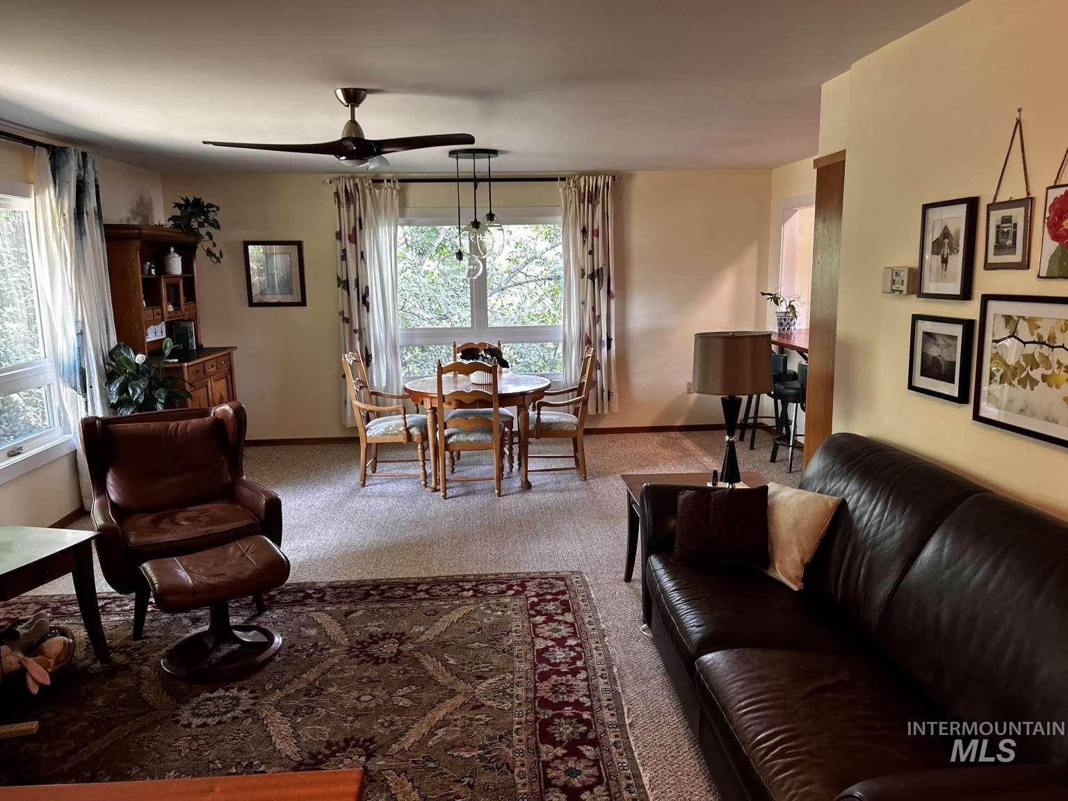 105 N Pine St Property Photo 6