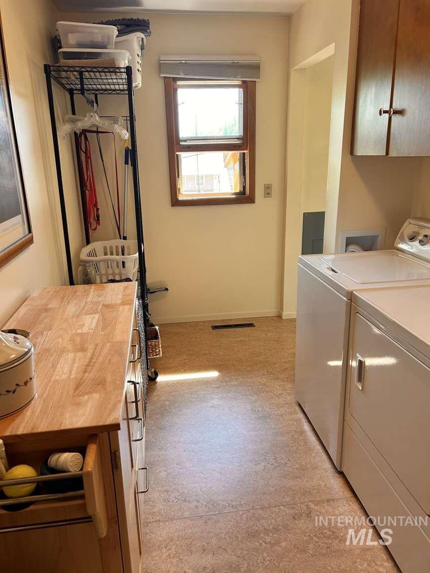 105 N Pine St Property Photo 12