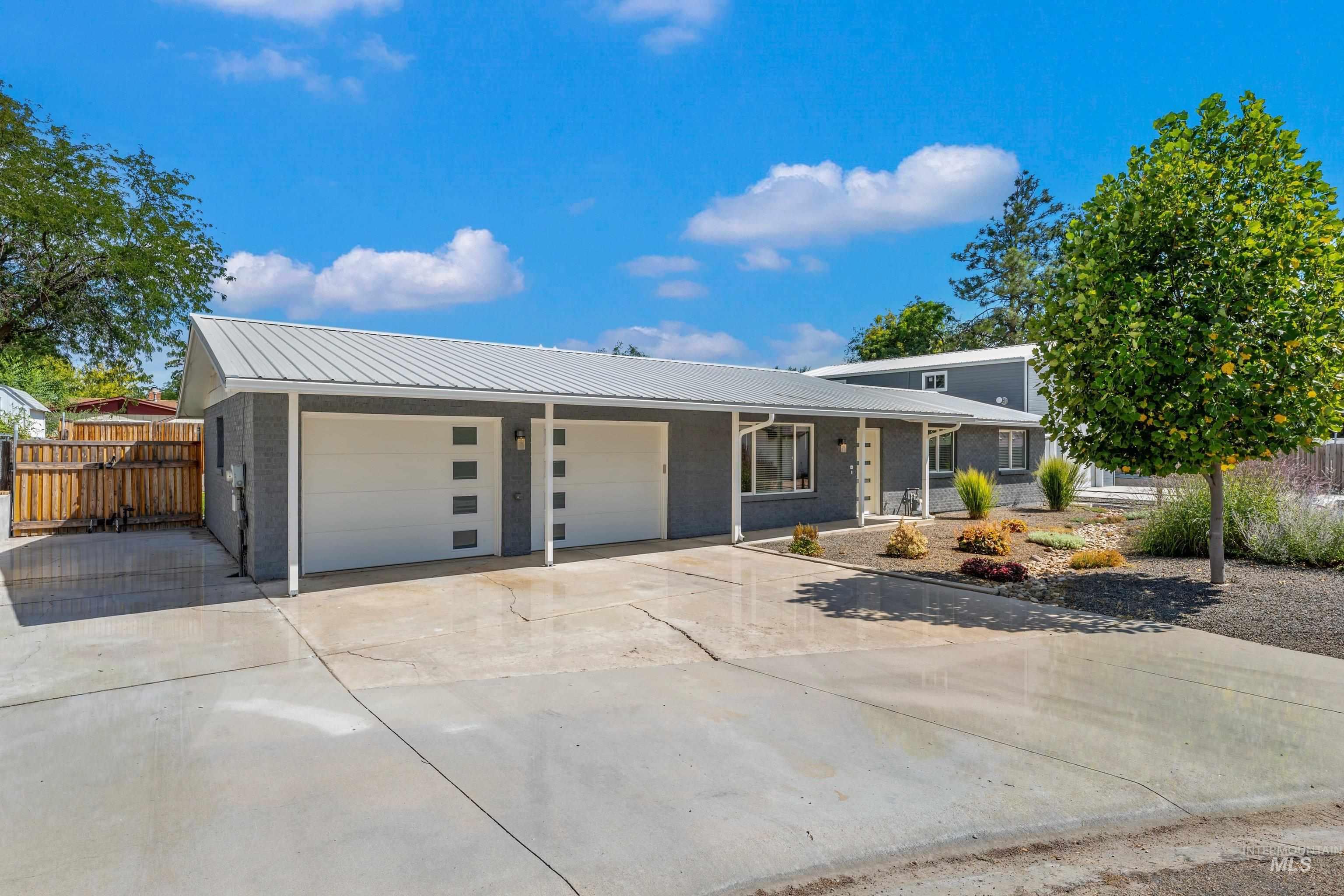 2216 Cari Cir Property Photo 40