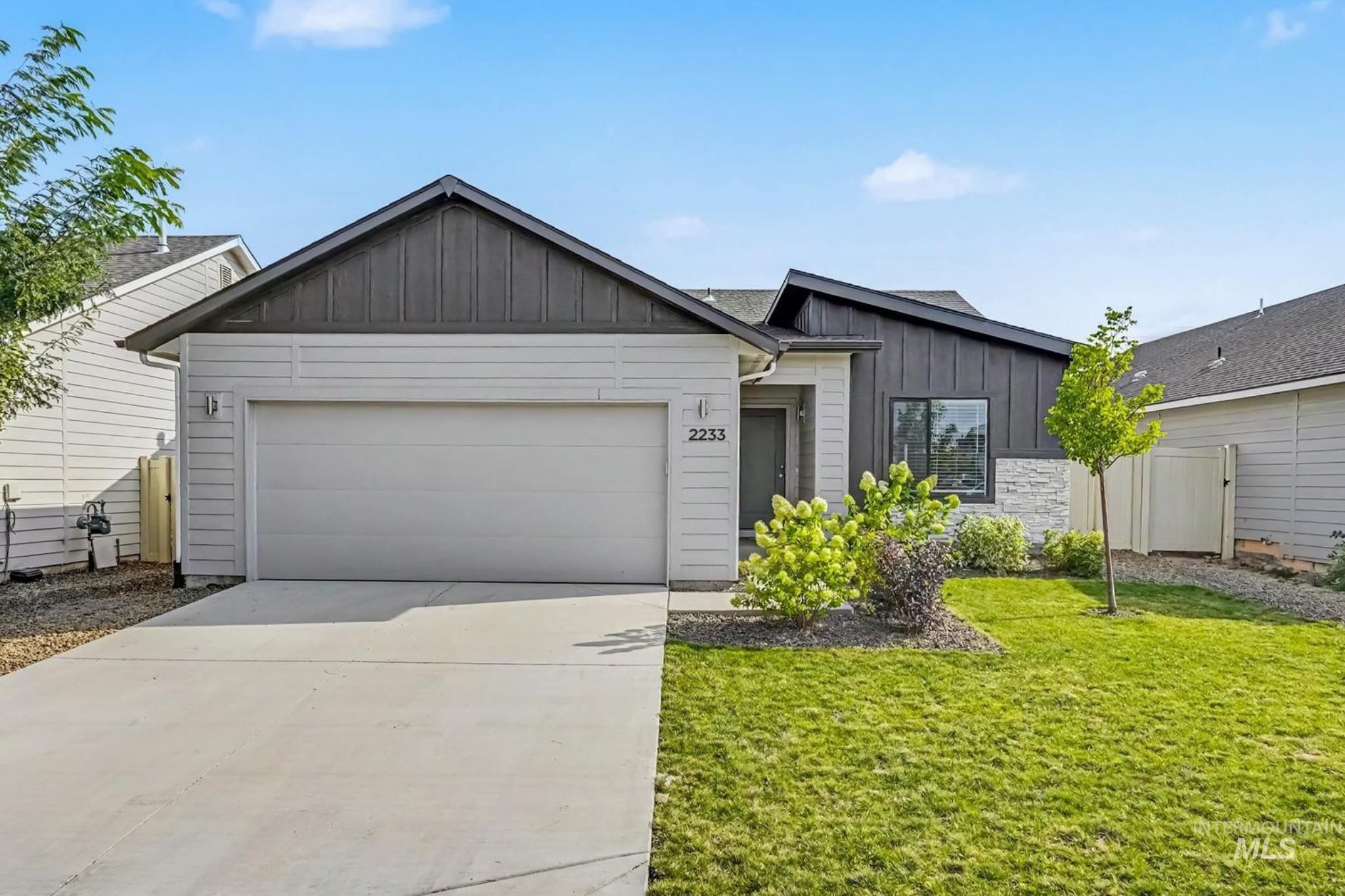 2233 W Trout Lily St Property Photo 1