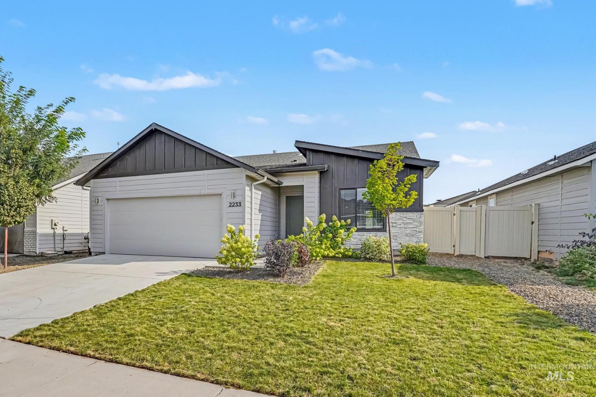 2233 W Trout Lily St Property Photo 2
